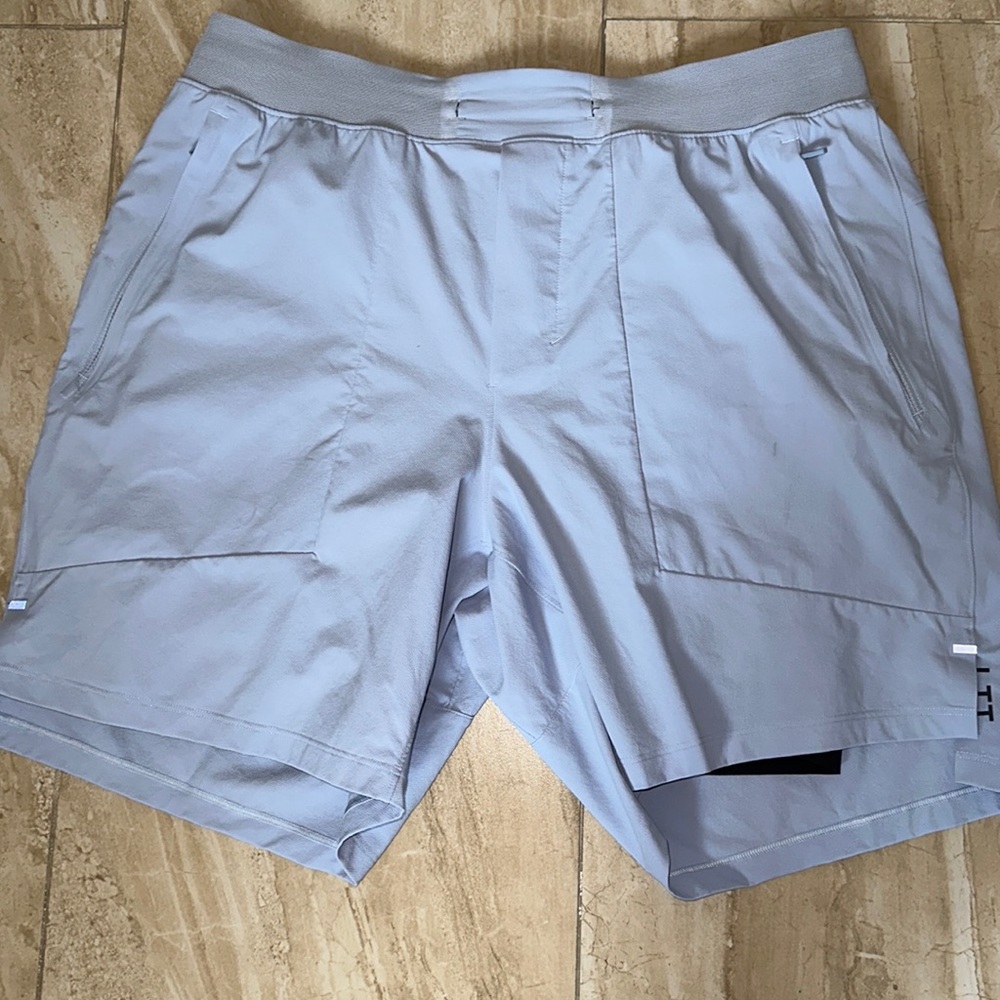 Lululemon license to train shorts 7” lined in great condition